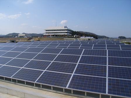 太陽光発電パネル（松田新田浄水場）